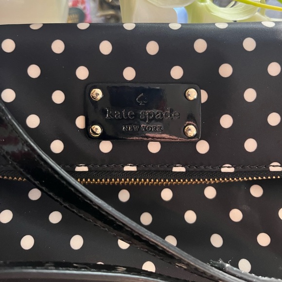Kate spade Crossbody bag. Never used. - Picture 2 of 7